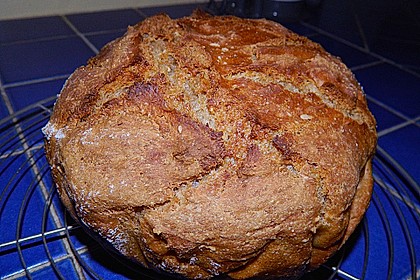 Rustikales Brot im Bräter 40