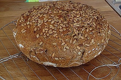 Rustikales Brot im Bräter 103