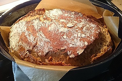 Rustikales Brot im Bräter 16