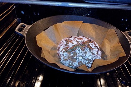 Rustikales Brot im Bräter 115
