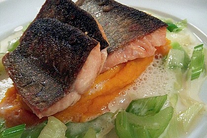Saibling mit K&uuml;rbisp&uuml;ree