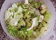 Eisbergsalat mit Fetak&auml;se, Apfel und ger&ouml;steten Sonnenblumenkernen