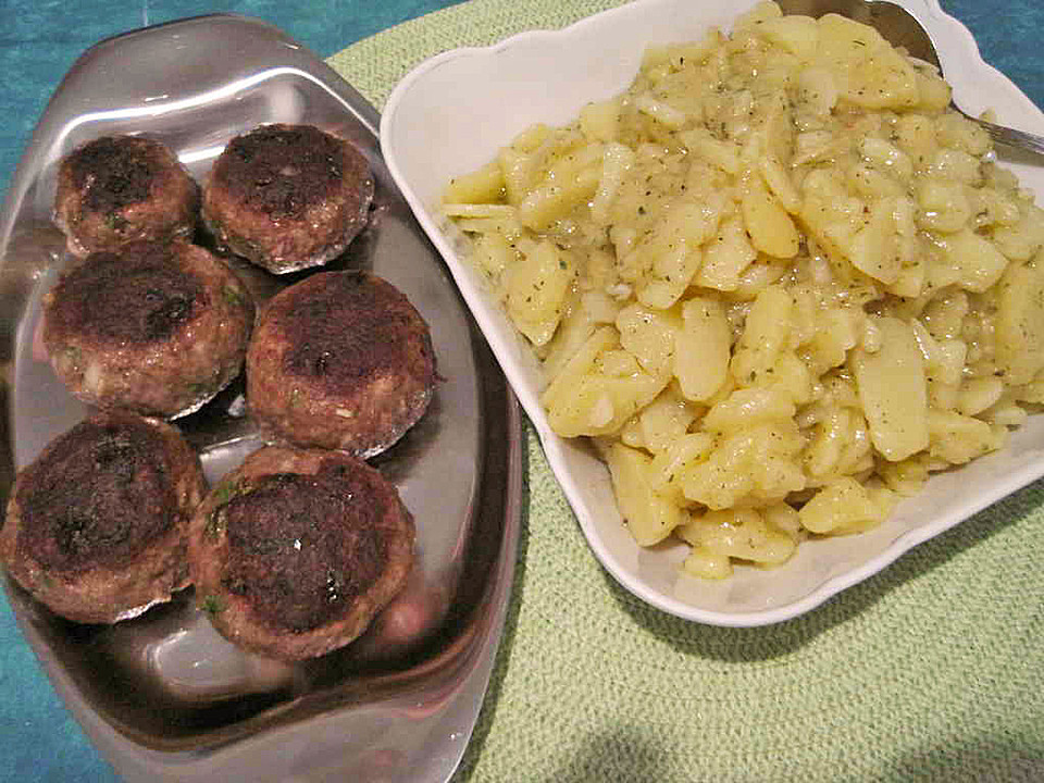Fleischpflanzerl mit bayerischem Kartoffelsalat (Rezept mit Bild ...