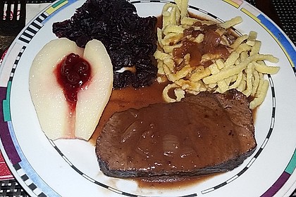 Wildbraten in Rotwein-Preiselbeersauce mit Bandnudeln