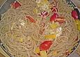 Vollkornspaghetti mit Paprika, Tomaten und Feta