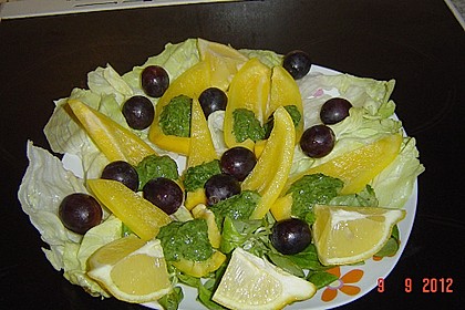 Spinat - Ricotta - B&auml;llchen im Paprikaschiffchen