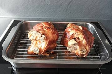 Gegrillte Schweinehaxe