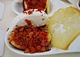 Feigen mit Ziegenfrischk&auml;se, roten Pfefferbeeren und Bacon