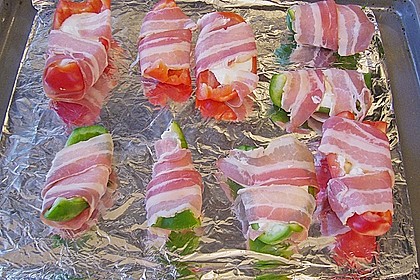 Frischk&auml;se - Paprika - Schiffchen im Speckmantel 1