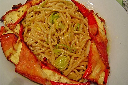 Frischk&auml;se - Paprika - Schiffchen im Speckmantel 26