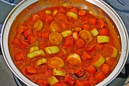 Wurstgulasch mit Lauch