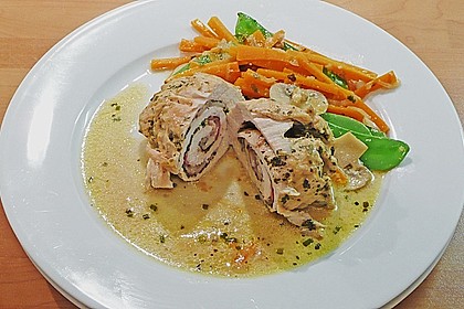 Putenr&ouml;llchen mit Gem&uuml;sesauce