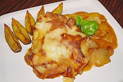 Griechische Schweinemedaillons &uuml;berbacken in Metaxasauce
