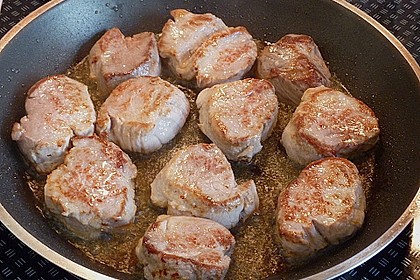 Griechische Schweinemedaillons &uuml;berbacken in Metaxasauce 6