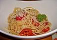 Tagliatelle aglio olio mit Pepperoni und Kirschtomaten