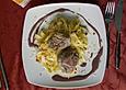 Schweinefilet auf Tagliatelle mit Gem&uuml;sejulienne