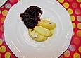 Karamellisierte Apfelspalten mit Blauschimmelk&auml;se und Fliederbeeren - Sorbet