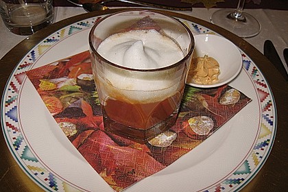 Tomatensuppe mit Basilikumschaum 1
