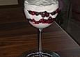 Quark - Schmand Creme mit Beeren und Amarettini