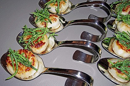 Jakobsmuscheln mit Quellersalat