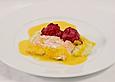 Saiblingsfilet unter der Folie gegart, Rosenkohlcreme, Rote Bete - Chip, Karottenschaum