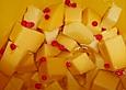 Eingelegter Gouda mit rosa Pfefferbeeren