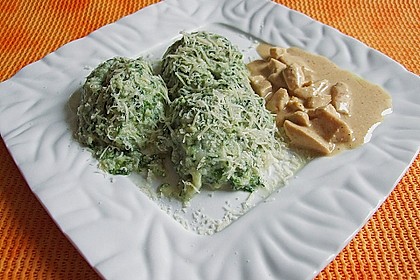 H&auml;hnchengeschnetzeltes in Joghurt - Sahne - So&szlig;e