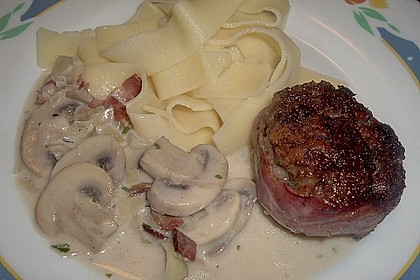 Hackmedaillons in pikanter Pilzsauce 2