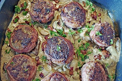Hackmedaillons in pikanter Pilzsauce 1