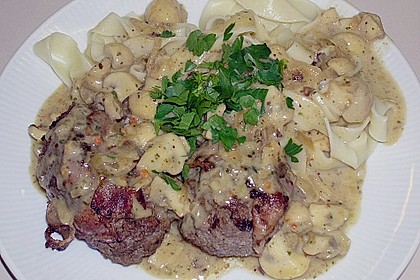 Hackmedaillons in pikanter Pilzsauce 5