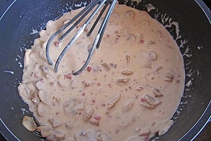 Hackmedaillons in pikanter Pilzsauce 13
