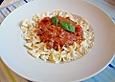 Nudeln mit Joghurt und Hackfleischsauce