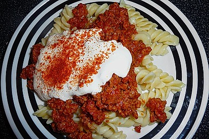 Nudeln mit Joghurt und Hackfleischsauce 3