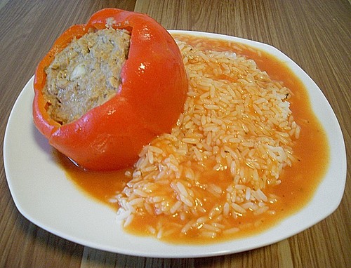 Gefüllte Paprika mit Tomatensauce und Reis (Rezept mit Bild) | Chefkoch.de