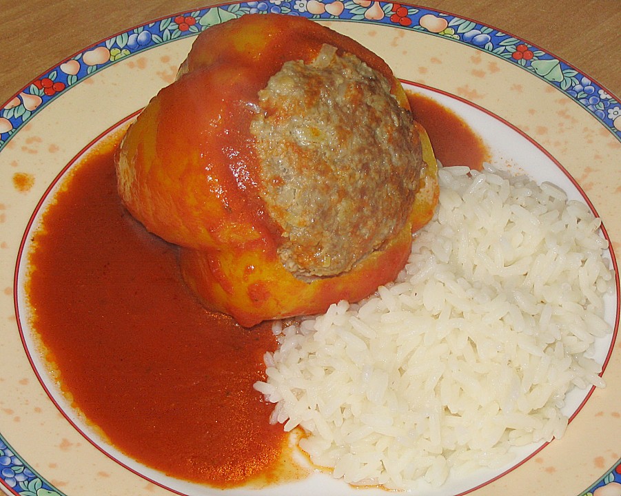 Gefüllte Paprika mit Tomatensauce und Reis (Rezept mit Bild) | Chefkoch.de