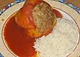 Gef&uuml;llte Paprika mit Tomatensauce und Reis