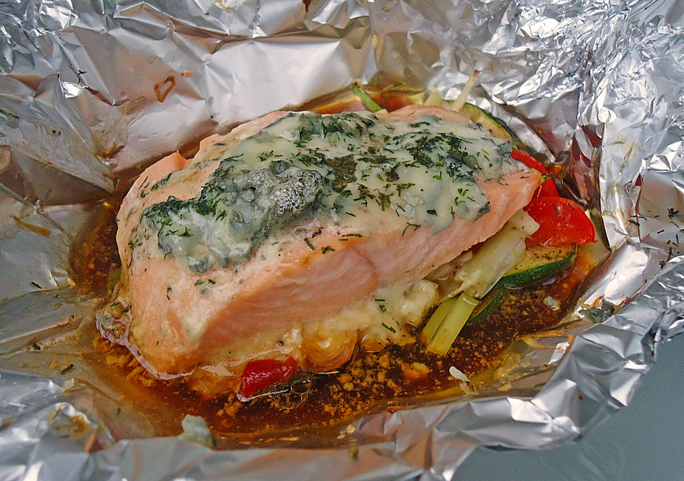 Lachs vom grill in alufolie