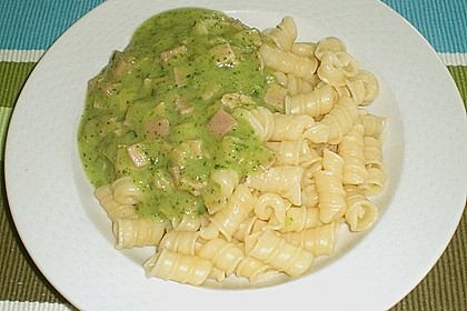 Tagliatelle mit Zucchini - Kr&auml;uterso&szlig;e