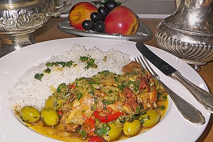 H&auml;hnchentagine mit eingelegten Salzzitronen und gr&uuml;nen Oliven