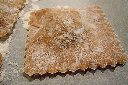 Steinpilzravioli mit Wei&szlig;weinschaum 1