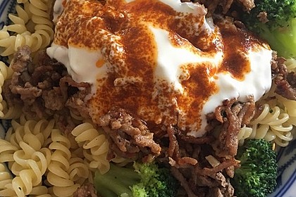 Brokkoli - Hackfleisch - Nudeln mit Joghurt 23