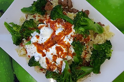 Brokkoli - Hackfleisch - Nudeln mit Joghurt 20