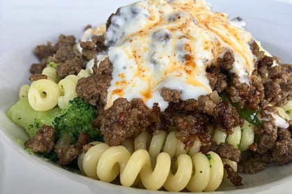 Brokkoli - Hackfleisch - Nudeln mit Joghurt 11
