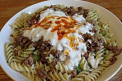 Brokkoli - Hackfleisch - Nudeln mit Joghurt 3