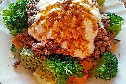 Brokkoli - Hackfleisch - Nudeln mit Joghurt 7