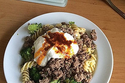 Brokkoli - Hackfleisch - Nudeln mit Joghurt 5