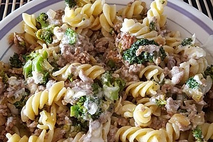 Brokkoli - Hackfleisch - Nudeln mit Joghurt 10