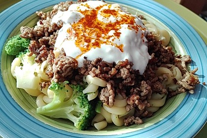 Brokkoli - Hackfleisch - Nudeln mit Joghurt 2