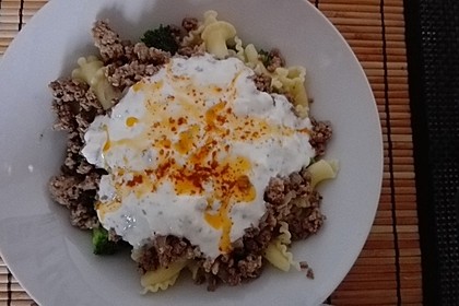 Brokkoli - Hackfleisch - Nudeln mit Joghurt 15