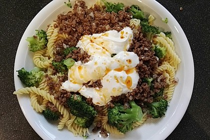 Brokkoli - Hackfleisch - Nudeln mit Joghurt 12